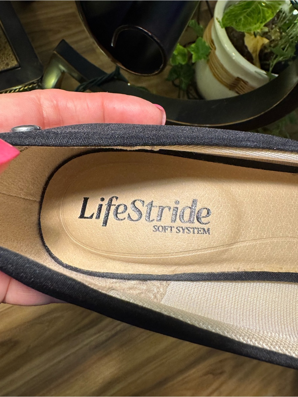 Life Stride Black Low Kitten Heel Dress Pumps - Picture 10 of 10